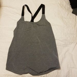 [K] Nike Elastika top